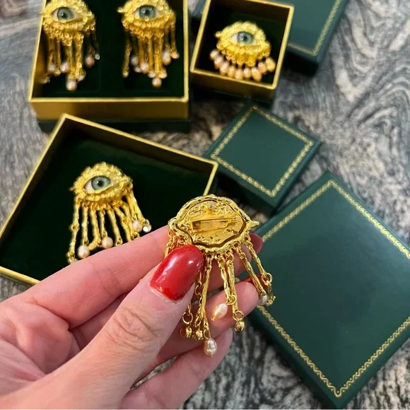 Lovers Eye Victorian Style Brooch Lapel Pin with Gift Box - Picture 9 of 10